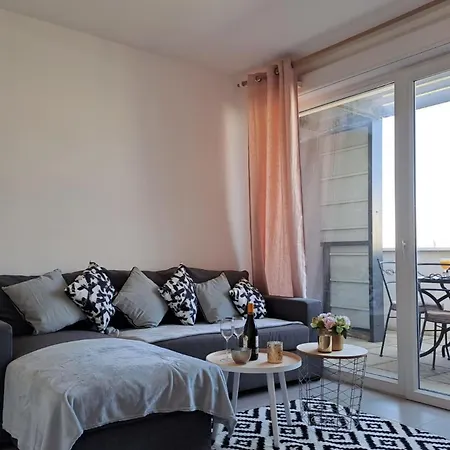 Very Quiet Studio With A Beautiful Terrace * 모기오